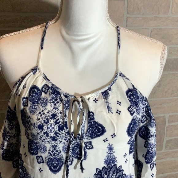 Forever21 - Sz S - 100% Viscose cold shoulder dress - bell sleeves - keyhole - Picture 5 of 6